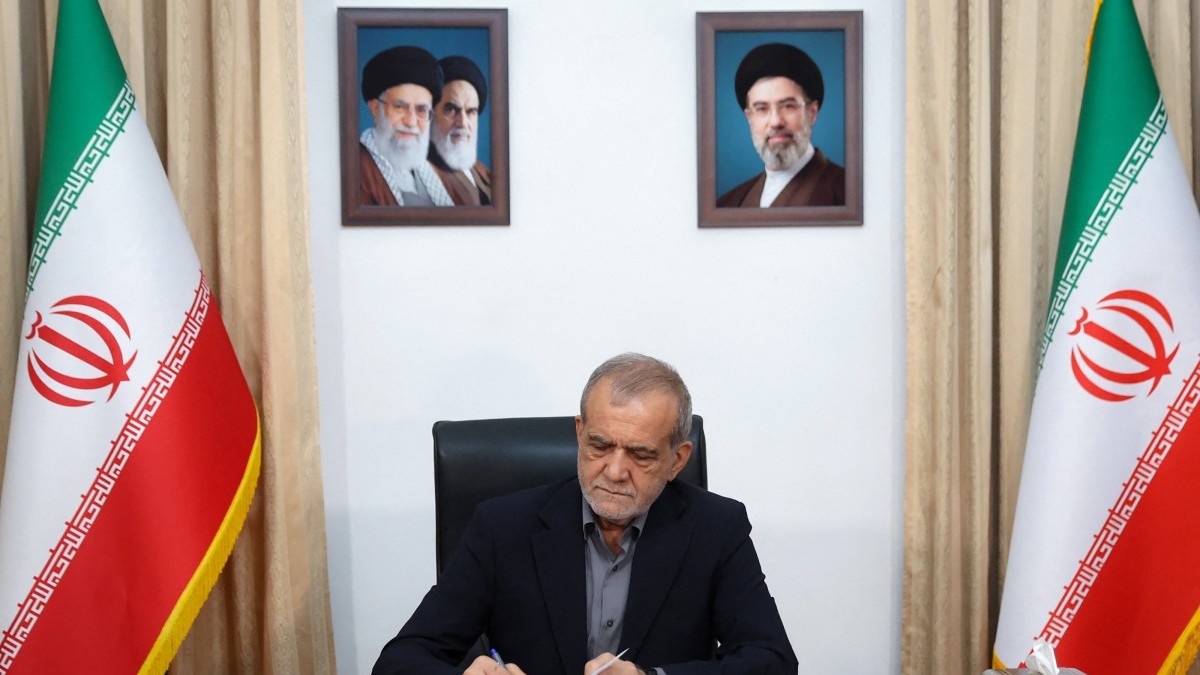 Presidente de Irán descarta fabricar armas nucleares aunque no renunciará al enriquecimiento de uranio