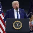 El presidente de Estados Unidos, Donald Trump, amenazó a Irán con volver a atacarlo si no \\\'detiene a sus aliados\\\' en el Líbano, en medio de las negociaciones entre ambos países que se desarrollan este domingo en Suiza.