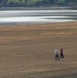 Crece la preocupación en la región de La Araucanía por la baja sostenida del nivel del lago Caburgua, especialmente visible en el sector de Playa Negra, donde el retiro de las aguas ha dejado amplias zonas de arena al descubierto.