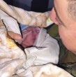 La madrugada de este domingo, personal de Carabineros asistió a una mujer que acababa de dar a luz al interior de un domicilio en la comuna de Lautaro, región de La Araucanía.