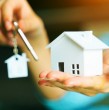 Este aporte estatal permite adquirir una vivienda nueva o usada, así como también construir una propiedad de hasta 140 metros cuadrados en sitio propio o mediante densificación predia