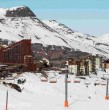 A menos de dos horas de Santiago existen diversas alternativas para pasar el día en familia, practicar deportes de invierno o simplemente contemplar la montaña cubierta de blanco.