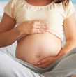 El fuero maternal es uno de los principales derechos laborales que protege a las trabajadoras embarazadas. Dicha protección se extiende desde el inicio del embarazo hasta un año después de que expire el descanso postnatal