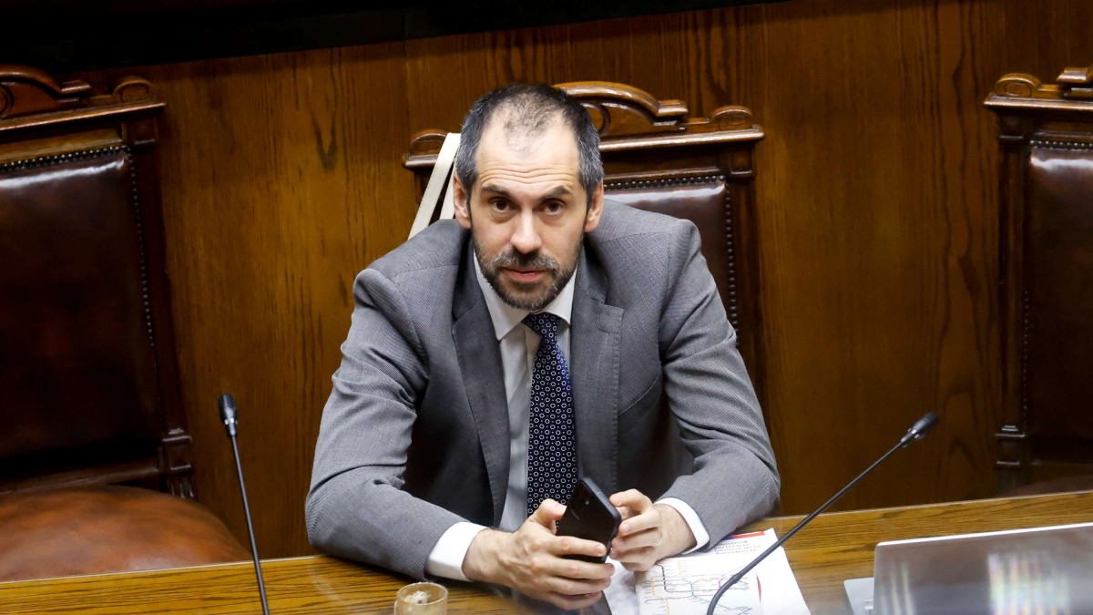 Comisión rechaza acusación constitucional contra exministro Nicolás Grau y avanza a la Sala con informe negativo