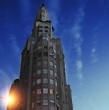 Una decepción amorosa habría dado origen a uno de los edificios más emblemáticos de Latinoamérica. La leyenda cuenta que Corina Kavanagh levantó el gigantesco rascacielos para arruinar la vista de la familia que se opuso a su romance.