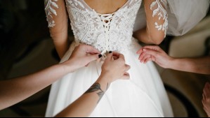 Tienda deberá indemnizar a novia cuyo vestido se rompió minutos antes de llegar a su matrimonio