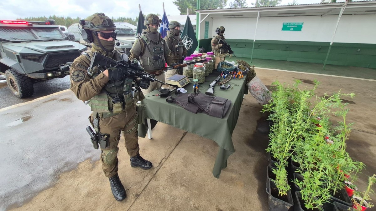 Detienen a tres personas e incautan armas y droga en Ercilla Detienen a tres personas e incautan armas y droga en Ercilla