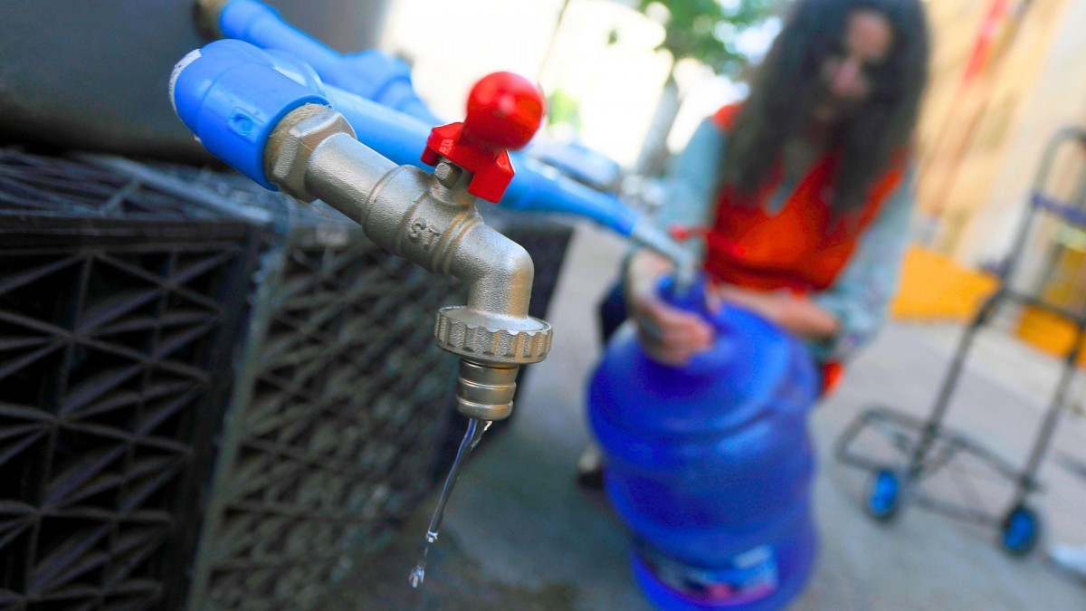 Por hasta diez horas: Anuncian corte de agua en tres comunas de Santiago para este miércoles