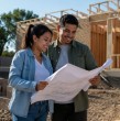 El subsidio financia la construcción de un conjunto de viviendas en un terreno nuevo, que incluye urbanización, equipamiento y áreas verdes. Cada proyecto debe contemplar un mínimo de 10 y un máximo de 160 viviendas.