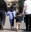 El Bono Extraordinario de Apoyo a la Niñez contempla un pago de $30 mil por cada hijo que cumpla los requisitos. Revisa cuánto dinero puede recibir una familia y quiénes accederán al beneficio.