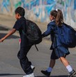 El Bono Logro Escolar es un beneficio que forma parte del Ingreso Ético Familiar (IEF) y está dirigido a estudiantes que cumplan ciertos requisitos. Se entrega de forma automática, es decir, no se debe postular.