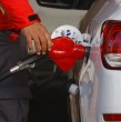 El ministro de Hacienda, Jorge Quiroz, anunció esta mañana una nueva baja de alrededor de $100 por litro en el precio de los combustibles, tras la caída del petróleo en los mercados internacionales.