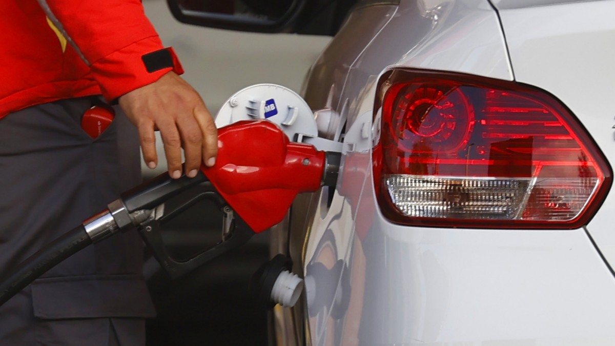 Ministro de Hacienda: 'En dos semanas vamos a ver de nuevo bajas de más de $100 tanto en diésel como en gasolina'