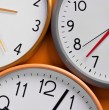 Revisa cuándo se debe realizar el cambio de hora en Chile para pasar del horario de invierno al de verano. Existen dos zonas del país que no aplican la medida y mantienen un huso fijo.