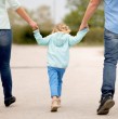 Revisa quiénes son las personas que reciben el aporte automático del Subsidio Familiar. El monto varía según la condición de las personas que figuren como cargas.