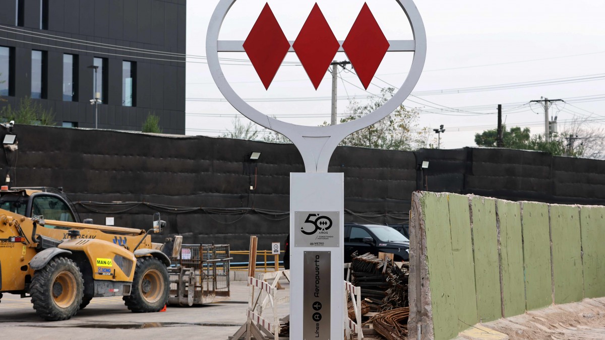 Metro entrega nuevos detalles de la Línea A al Aeropuerto de Santiago: Tarifa, coches y fecha de apertura