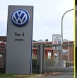 El gigante automotriz alemán Volkswagen estaría preparando uno de los mayores procesos de reestructuración de su historia, que contempla la eliminación de hasta 100 mil puestos de trabajo a nivel mundial y el eventual cierre de cuatro plantas