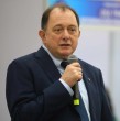 El ministro de Vivienda, Iván Poduje, reiteró sus críticas al titular de Hacienda, Jorge Quiroz, esta vez en Temuco, en el encuentro empresarial Enela. \\\'Tengo un ministro de Hacienda que no me quiere dar un peso\\\', dijo.