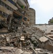 Hay \\\'pocas probabilidades de encontrar a personas con vida\\\' en un complejo de edificios fuertemente dañados en La Guaira, la zona más golpeada por los potentes terremotos que sacudieron Venezuela, dijo el jefe del contingente de rescatistas chileno