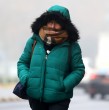 Revisa en detalle cuánto frío hará este fin de semana en Santiago. Según datos de la Dirección Meteorológica de Chile, este sábado y domingo estarán marcados por bajas temperaturas en la mañana.
