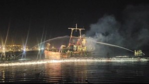Incendio afectó a embarcación en la costanera de Coquimbo: Una persona fue rescatada desde el interior
