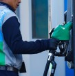 Expertos proyectan una nueva baja en el precio de los combustibles en Chile, que podría superar los 100 pesos por litro. La clave está en el precio internacional del petróleo y el conflicto en Medio Oriente.