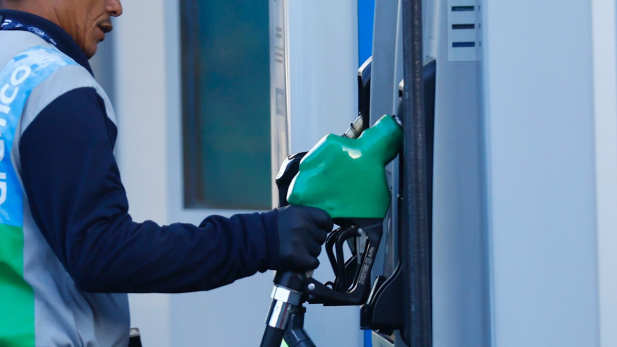 ¿Se viene un alivio para el bolsillo?: Esto podría pasar con los combustibles en Chile