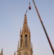 Durante la mañana de este domingo se concretó con éxito el retiro de la cruz de la iglesia Los Carmelitas, ubicada en Avenida Libertad, en pleno centro de Viña del Mar, luego de que presentara una pronunciada inclinación tras un sismo.