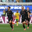 Canadá derrotó a Sudáfrica para convertirse en el primer equipo que alcanza los octavos de final del Mundial 2026, este domingo en el SoFi Stadium de Los Ángeles. ¡Anotó en los descuentos!