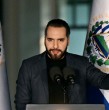 El presidente de El Salvador, Nayib Bukele, inscribió su precandidatura para luchar por un tercer mandato a cargo de dicha nación. Lo anterior lo pudo realizar debido a la reforma constitucional de 2025, que permite la reelección indefinida.