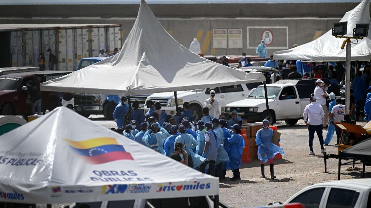 Una morgue improvisada se instala en puerto de Venezuela tras doble terremoto