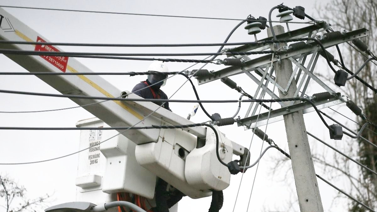 Cortes de luz de hasta siete horas: Estas son las 10 comunas de la RM afectadas este martes 30 de junio