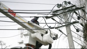 Cortes de luz de hasta siete horas: Estas son las 10 comunas de la RM afectadas este martes 30 de junio