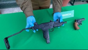 Carabineros detiene a dos adolescentes armados en Quilicura: Portaban revólver a fogueo y réplica de subametralladora