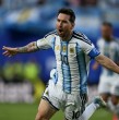 Messi lidera la tabla de goleadores del Mundial 2026 con 6 goles tras la fase de grupos, y ya es el máximo anotador histórico de Mundiales con 19 tantos. Lo siguen con 4 goles Mbappé, Dembélé, Haaland y Vinícius Jr.