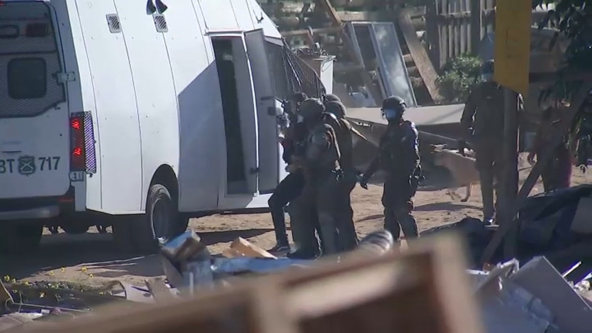 'Él estaba con su bebé adentro': Segunda etapa del desalojo de megatoma de San Antonio se inicia con un detenido