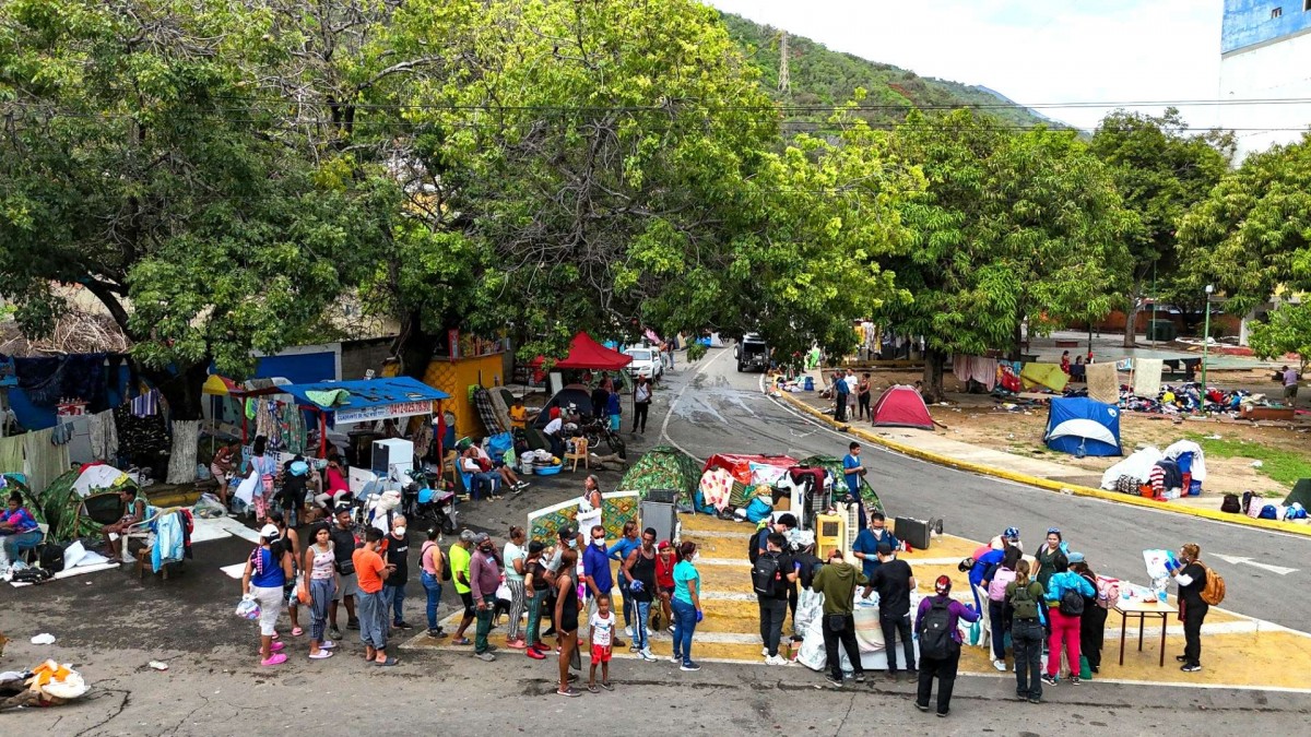 Migraciones autoriza salida de ciudadanos venezolanos con documentos vencidos tras terremotos