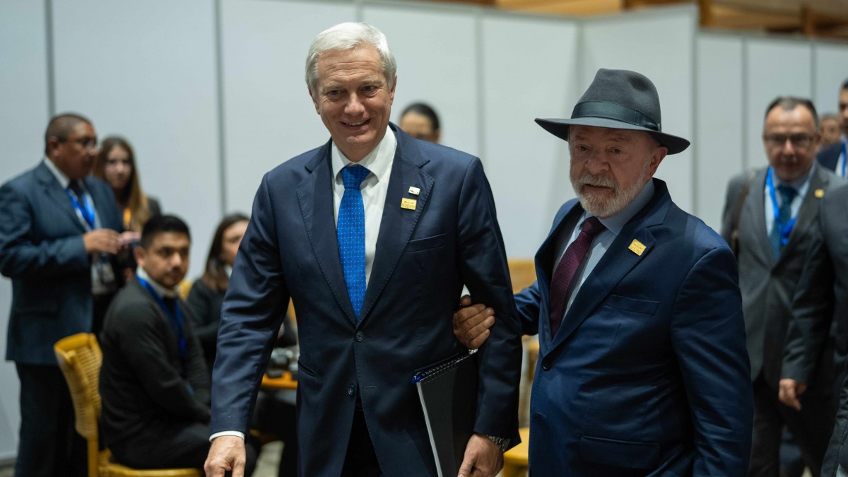 Kast y Lula da Silva sostuvieron reunión bilateral en Paraguay: Mandatario brasileño lo invitó a visita oficial