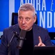 El conductor de Radio Infinita destacó cifras alarmantes: cerca de 980.000 personas desempleadas y 2 millones en la informalidad. El impacto es desigual, afectando gravemente a jóvenes (22,8% de desempleo) y mujeres (10,5%).