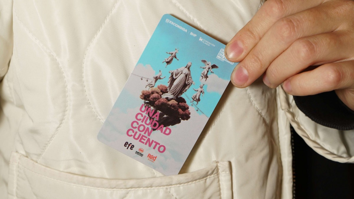 Lanzan tarjeta bip! conmemorativa por 25 años de Santiago en 100 palabras: Conoce cómo conseguirla