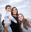 Tú o tu pareja pueden cobrar el nuevo bono por hijo? El proyecto de ley ya fija un orden específico para determinar quién de la familia recibe los $30.000. Revisa en qué lugar de la fila quedarías tú.