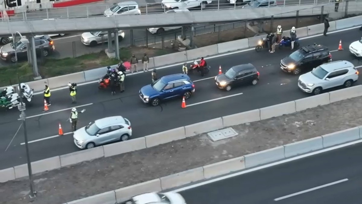 Operativo sorpresa en San Miguel: Carabineros intensifica controles y retira vehículos sin patente de Autopista Central