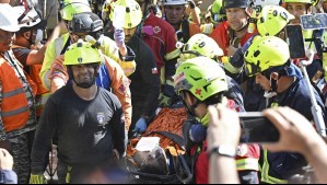 ¡El milagro de Hernán! Bomberos de Chile rescata con vida a venezolano que pasó ocho días bajo los escombros tras terremotos