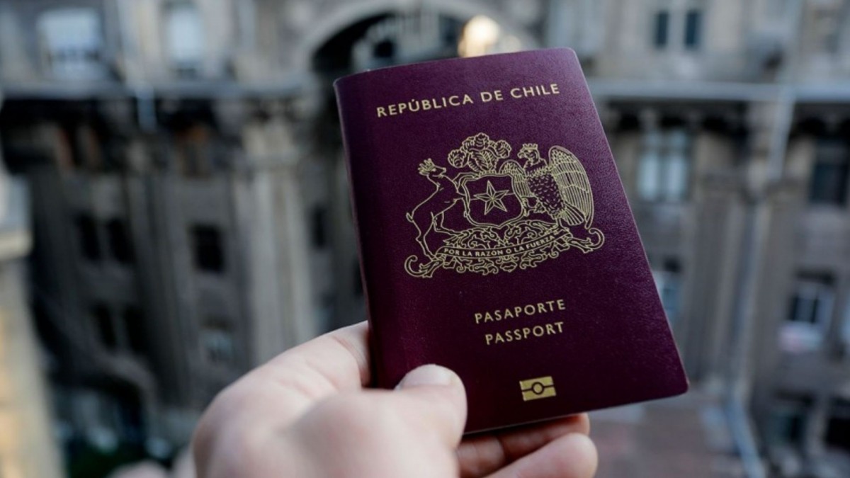 Pasaporte chileno vuelve a liderar en Latinoamérica: ¿Por qué es el 'más poderoso' de la región?