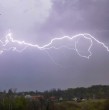 La Dirección Meteorológica de Chile emitió un aviso por probables tormentas eléctricas y chubascos aislados para este fin de semana en tres regiones de la zona central.