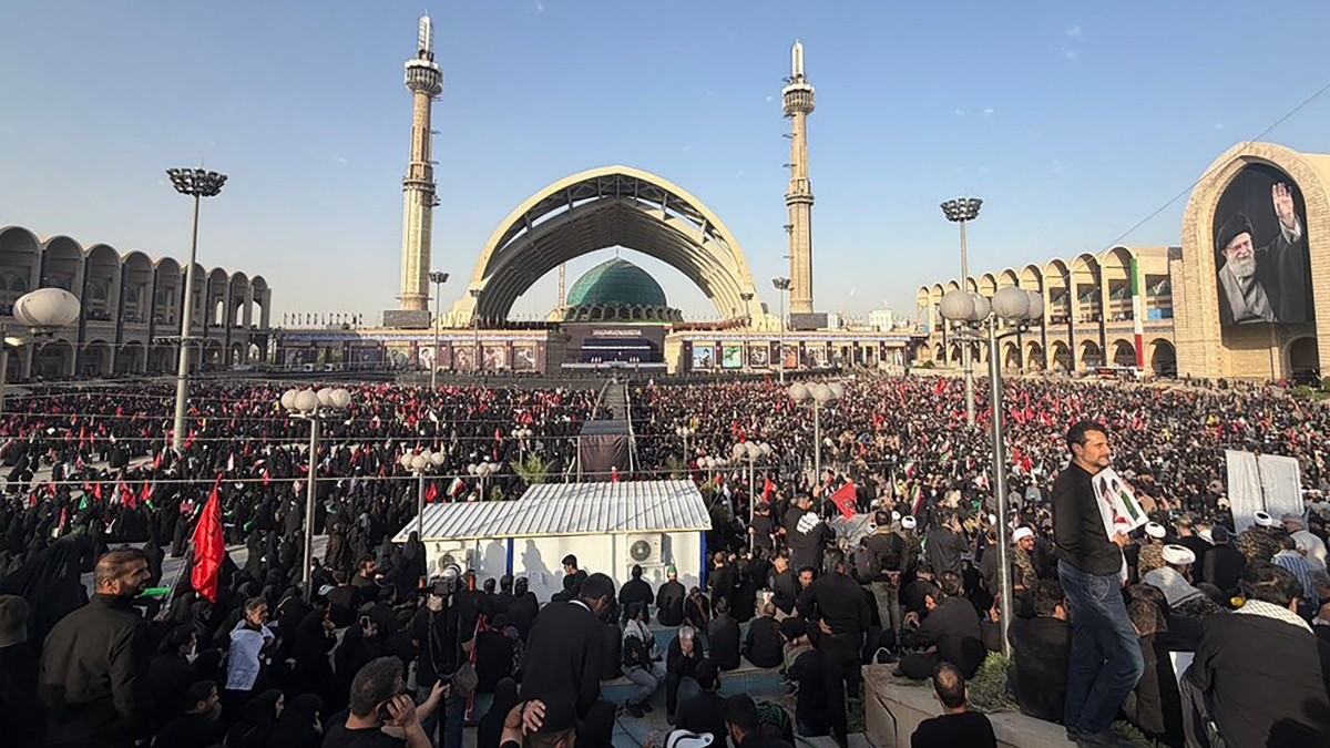 Miles de fieles asisten al funeral del ayatolá Alí Jamenei: Cereminia se extenderá por 6 días y se espera a millones de visitantes
