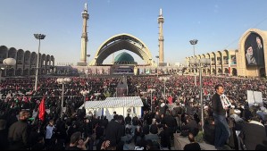 Miles de fieles asisten al funeral del ayatolá Alí Jamenei: Ceremonia se extenderá por 6 días y se espera a millones de visitantes
