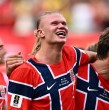 Erling Haaland mide 1,95 metros, tiene 25 años y nació en Leeds. Lleva 7 goles en el Mundial 2026 e igualó a Messi y Mbappé como máximo goleador del torneo. Noruega eliminó a Brasil en octavos y está en cuartos de final.