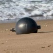 Seis misteriosas bolas espaciales fueron halladas en una playa de Australia. La Agencia Espacial Australiana cree que son restos de un cohete extranjero que reingresó desde la órbita.