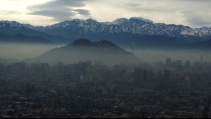 Alerta Ambiental en Santiago: Revisa los dígitos de la restricción vehicular para este lunes